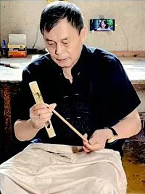 解甲歸田筆為媒 非遺傳承后來人——呂衛國